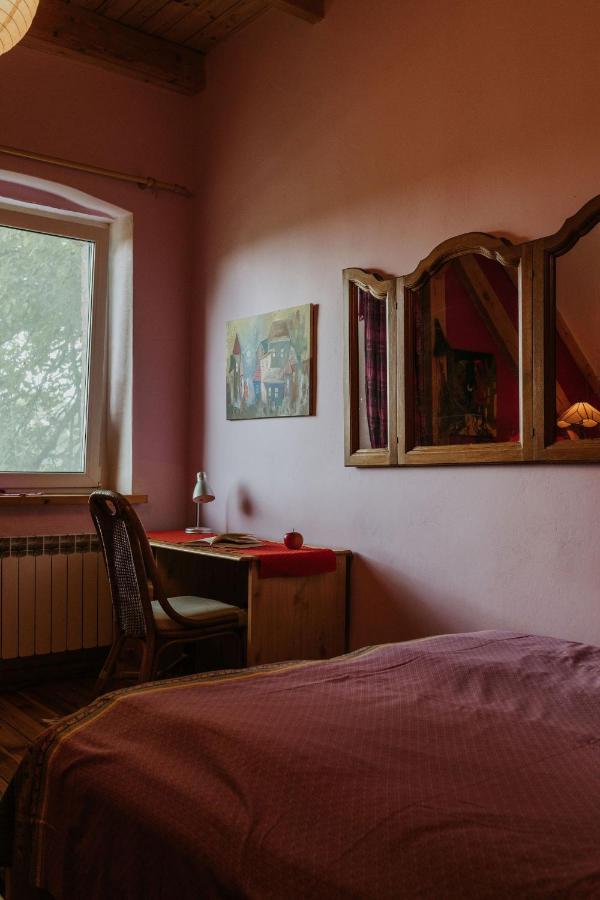 Stara Szkola Nad Jeziorem Czarne  Luaran gambar